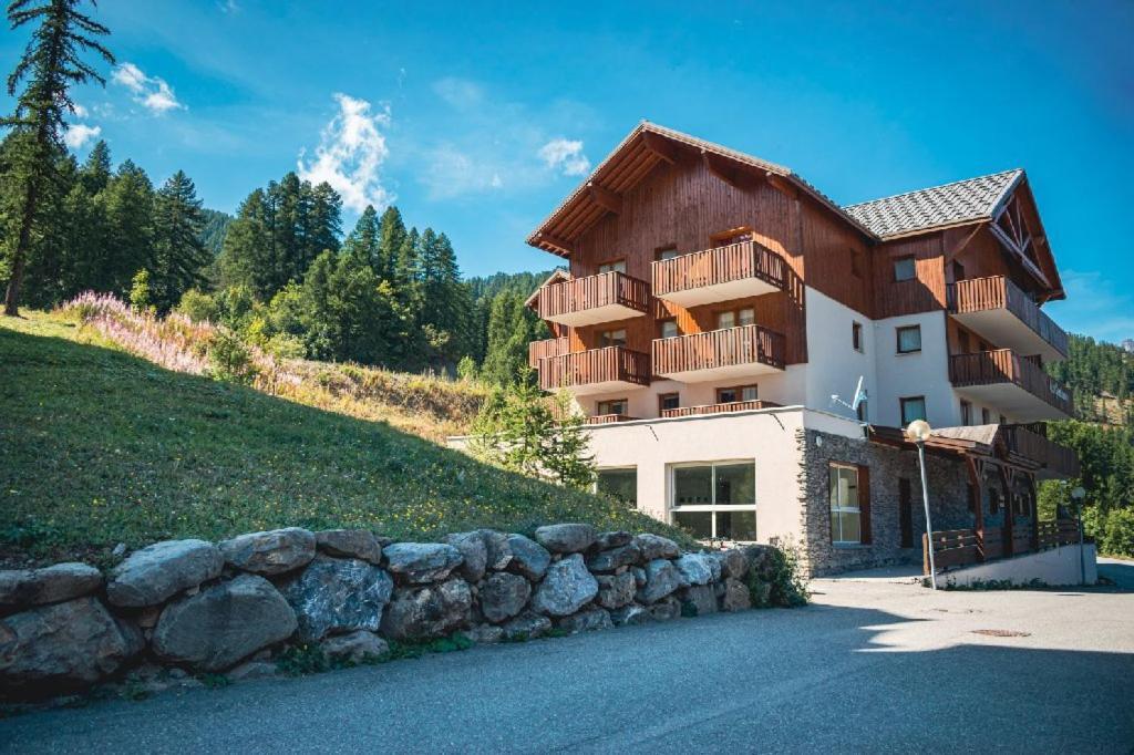 Les Gentianes By Actisource Aparthotel Puy-Saint-Vincent Exteriör bild