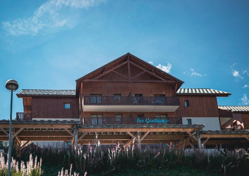 Les Gentianes By Actisource Aparthotel Puy-Saint-Vincent Exteriör bild